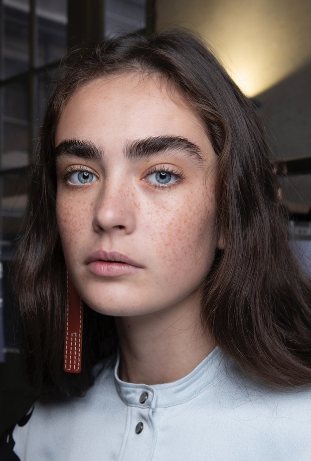 هل يمكنك تقليل ظهور النمش من دون التقنيات الجراحية؟ إليك بعض الحيل