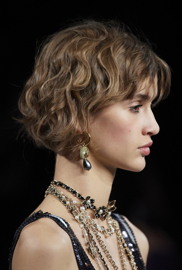 نكشف لك أحدث اجراءات تجميل وشد الرقبة لإطلالة شبابية