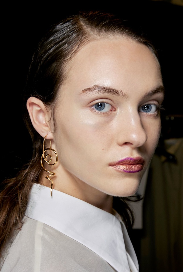 ما هو ماء ميسيلار وأبرز فوائده لبشرة نضرة بعد إزالة المكياج