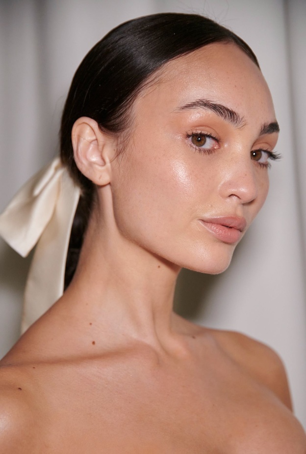 العيون اللامعة أبرز إتجاهات الجمال بأسبوع الموضة في نيويورك لربيع وصيف 2024