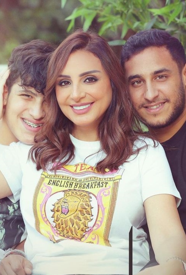 أنغام وأبنائها