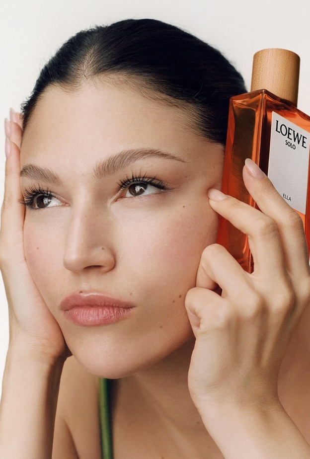 تدللي بإنتعاش الخريف مع العطر الجديد Aire Anthesis من لوي  Loewe