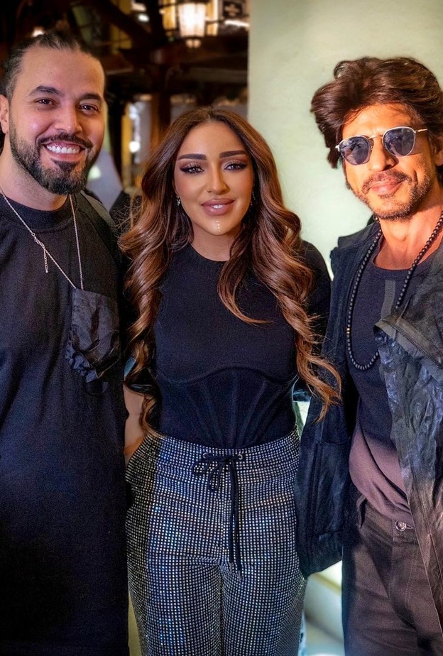 شاروخان مع عبدالفتاح الجريني وجميلة البداوي