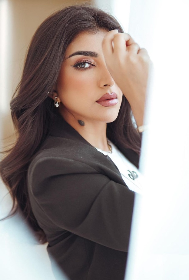 تعلّمي من بثينّة الرئيسي خطوات ضفيرة فرنسية لخريف 2023 واكتشفي أسرار شعرها الصحي..شاهدي الفيديو