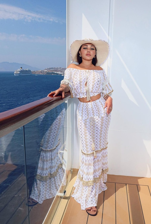 من الجمبسوت الى صيحات كاجوال متنوعة.. نظرة على أجمل اطلالات هيفاء وهبي مع نهاية الصيف