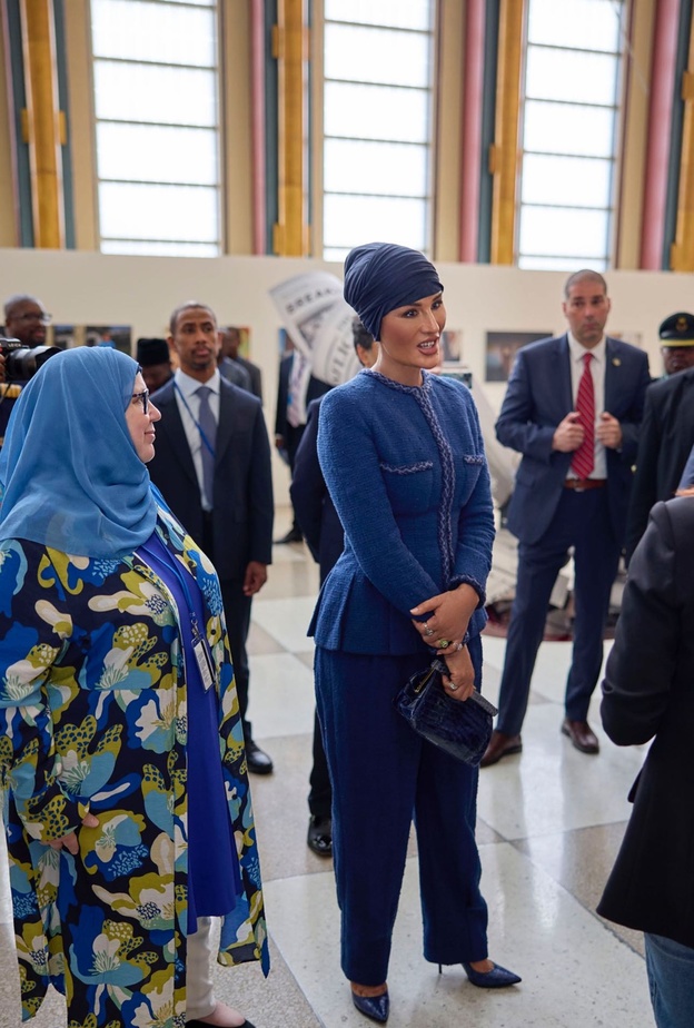 جمعت بين الرقي والعصرية.. الشيخة موزة تخطف الأنظار بإطلالتين رسميتين في أحدث ظهور