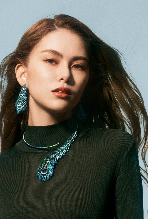 Boucheron تضيف قطع مجوهرات فريدة وفاخرة لمجموعة Plume de Paon