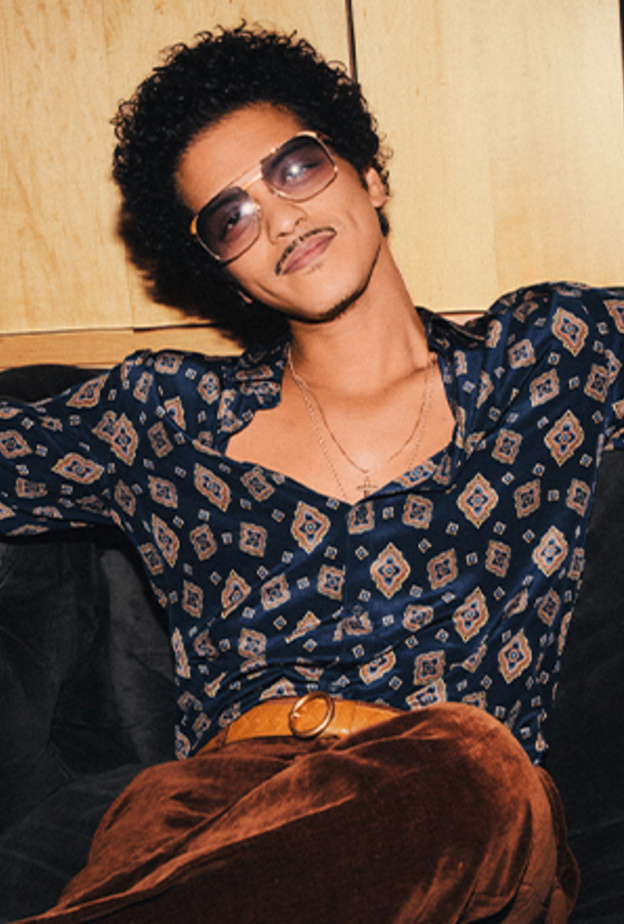 برونو مارس يحيي أولى الحفلات الموسيقية في تقويم فعاليات لحظات العلا الجديد