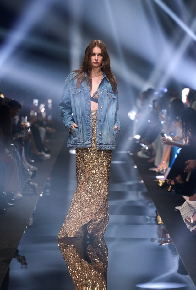 عرض أزياء إليزابيتا فرانكي موسم ربيع وصيف 2024