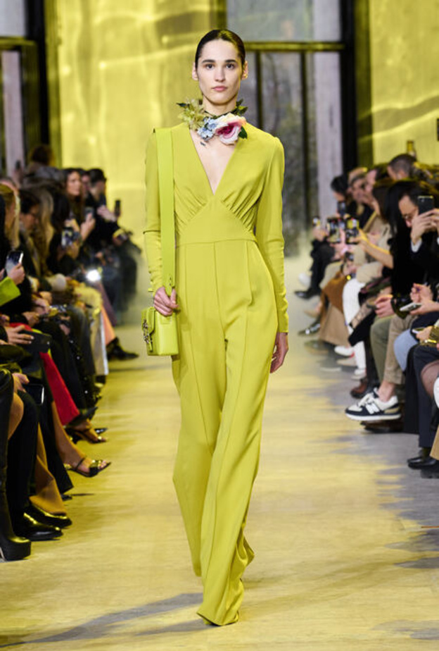 إطلالة من elie saab