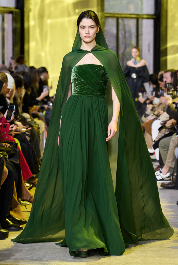 إطلالة من Elie Saab