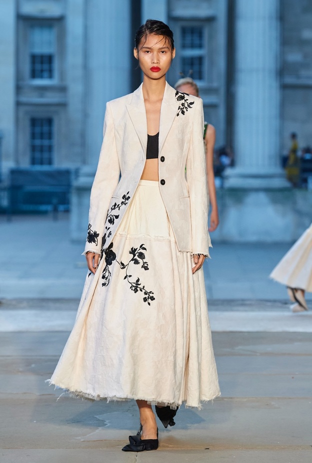 أبرز صيحات رصدناها لكِ من أسبوع الموضة في لندن لربيع وصيف 2024