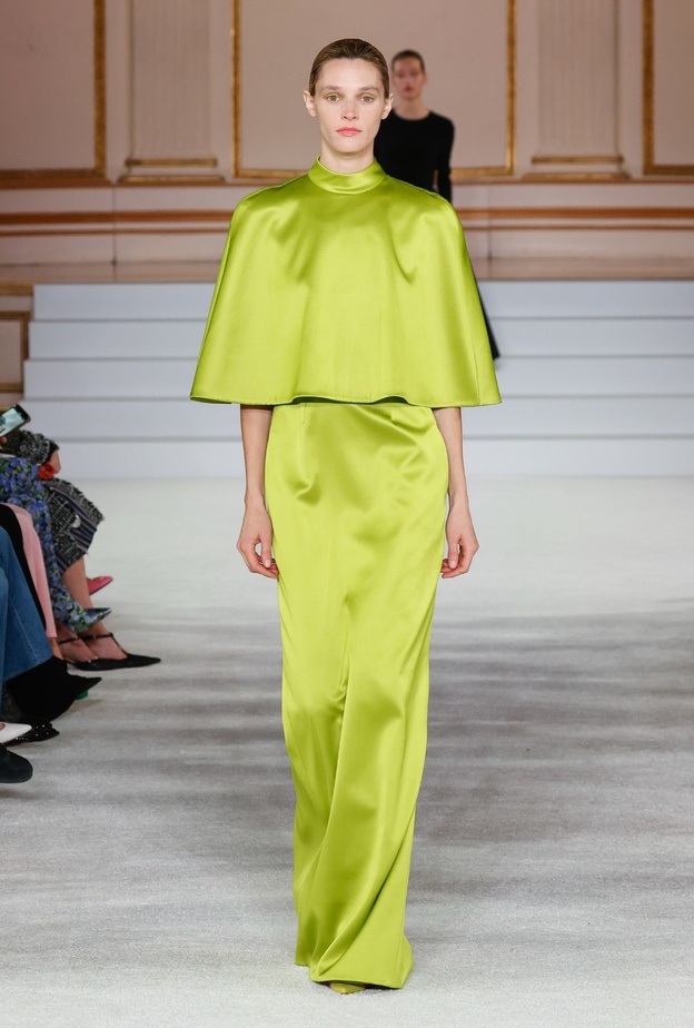 الأسود ليس من أساسيات هذا الشتاء... هذه الألوان تفرض نفسها