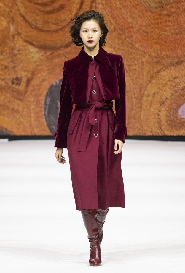 موضة اللون البرغندي خيار أساسي ومؤكّد لشياكتك وأناقتك في الخريف