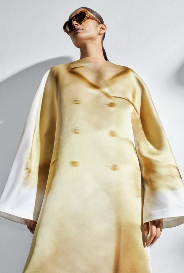 قطع حصرية من مجموعة دار Loewe على MYTHERESA