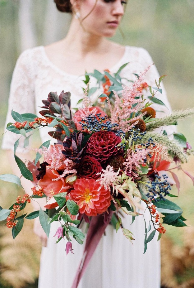 دليل للعروس لاكتشاف اجمل زهور الخريف لباقة الزفاف