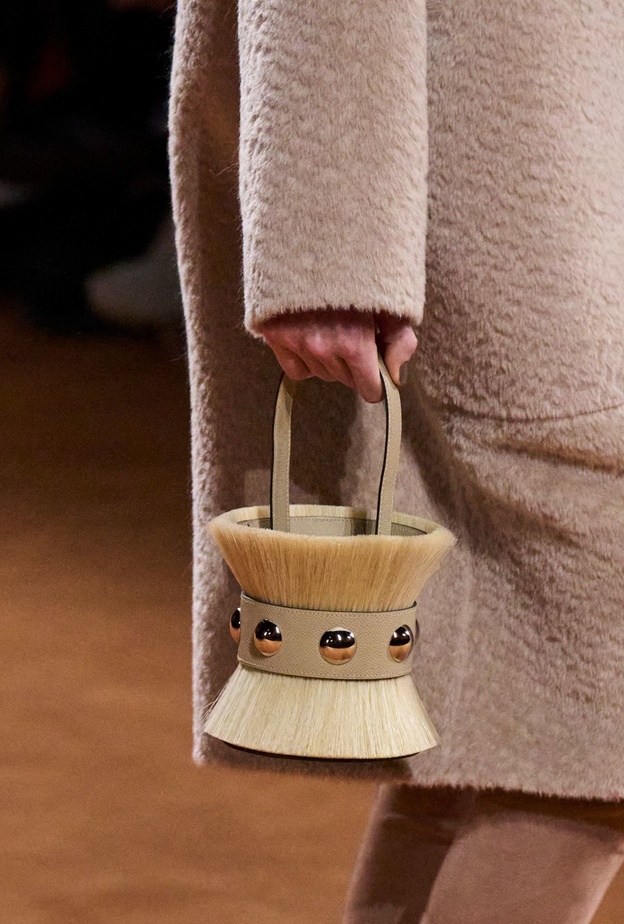 موديلات حقائب خريف 2023 تختصر الأناقة والبساطة معاً