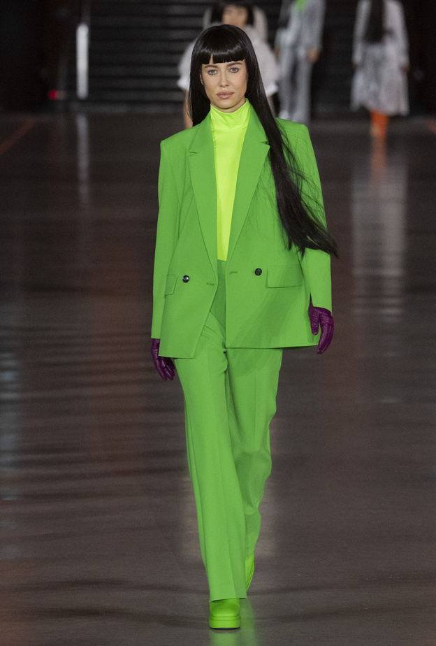 بدلات خضراء تمنحك الشياكة في اليوم الوطني السعودي