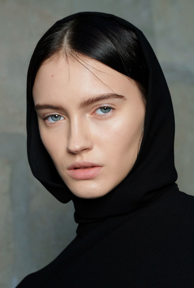 كل ما تحتاجه الصبايا من مستحضرات تجميل لإطلالة منعشة قبل الذهاب لممارسة الرياضة