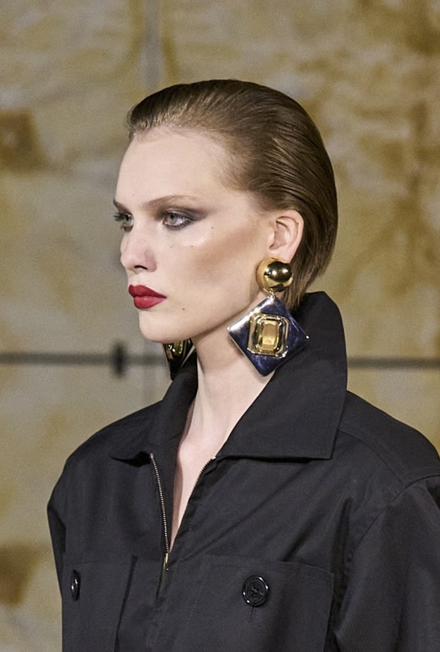 3 صيحات جمالية سيطرت على مجموعة سان لوران لصيف 2024