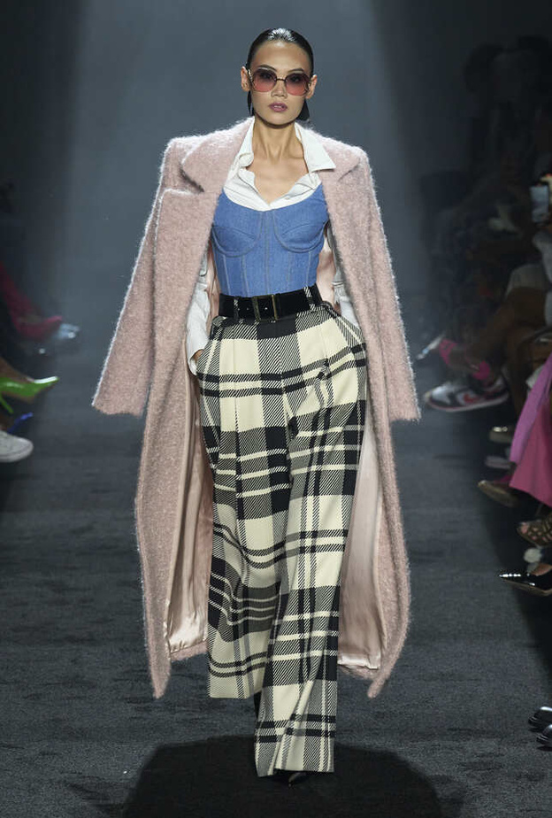 إطلالة من Sergio Hudson