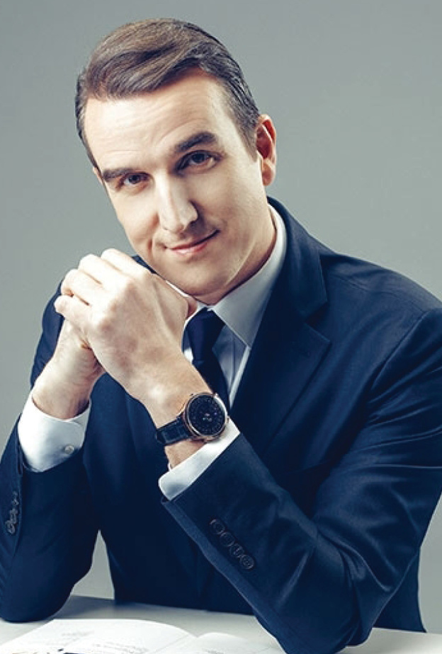 بين الجذور والأجنحة