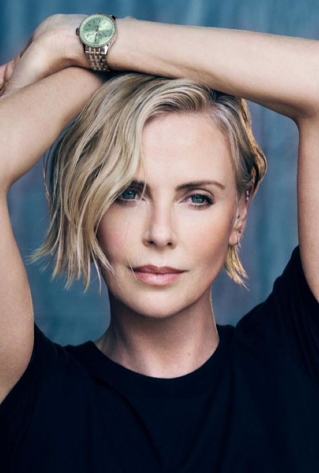 تشارليز ثيرون وميستي كوبلاند تتشاركان تقديمَ حفل بريتلينغ في نيويورك لإطلاق ساعتيّ نافيتايمر 36 و32 الجديدتين