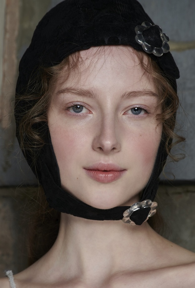 احصلي على مكياج صباحي مشرق بمستحضر واحد فقط ... تابعي خطواتنا باحترافية