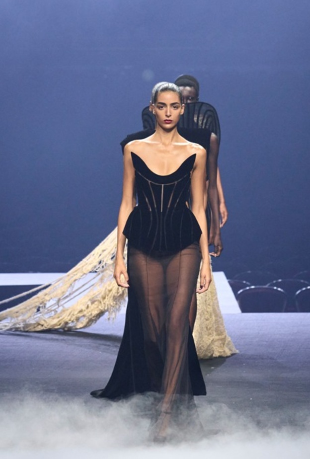 عرض آشي ستوديو للعوت كوتور لخريف وشتاء 2023