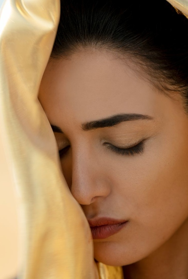 منسم.. عطر جديد لعالم ذهبي