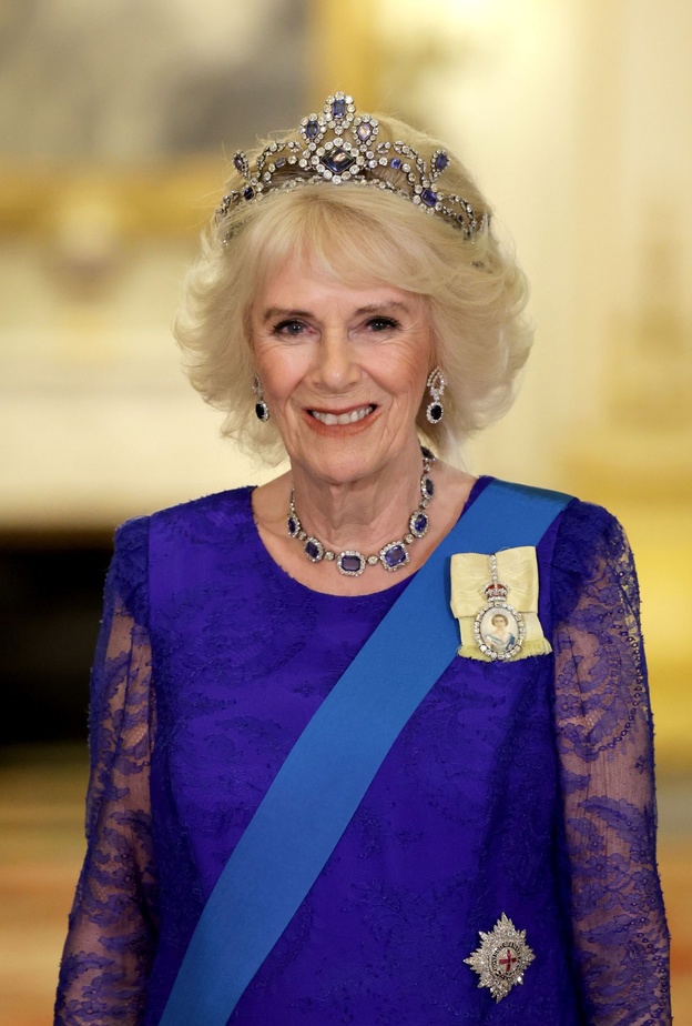 ما هو "التاج الأزرق" في مجموعة المجوهرات الملكية البريطانية؟