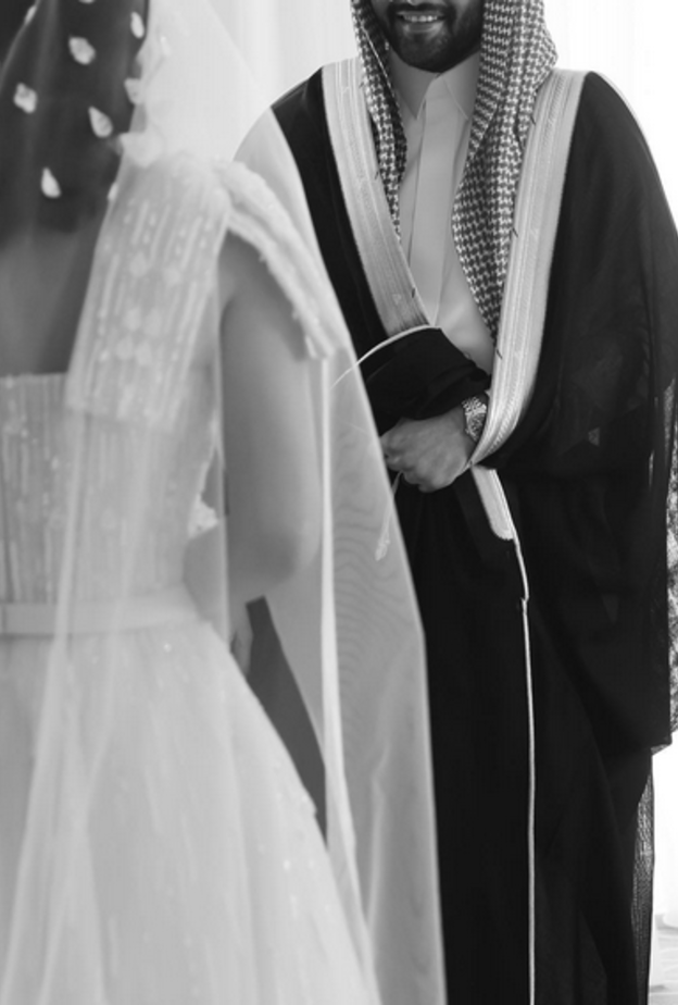 لقطة للعريس السعودي ليلة الزفاف