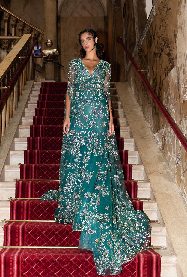 فساتين خطوبة باللون الزمردي من تصميم ايمان العجلان