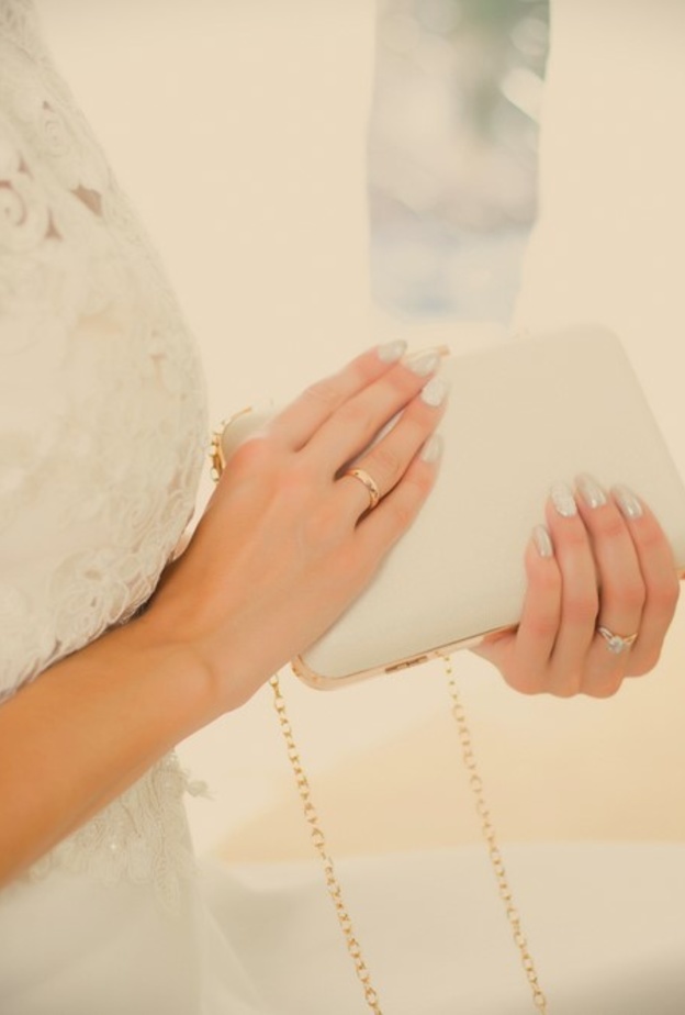 تعرفي على أهم محتويات الحقيبة في حفل زفافك