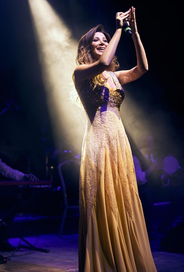 اشهر الفنانات اللواتي أشعلن حفلات زفاف مختلفة بينها حفلات ملوكية