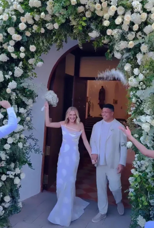 أسطورة كرة القدم البرازيلية رونالدو يتزوج من خطيبته عارضة الأزياء سيلينا لوكس