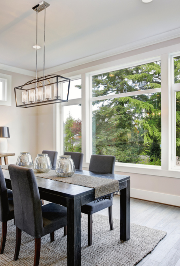 اختيار الشكل الصحيح لطاولة الطعام يضمن بأن تبدو مائدتك الجديدة جميلة الشكل في حجرتك