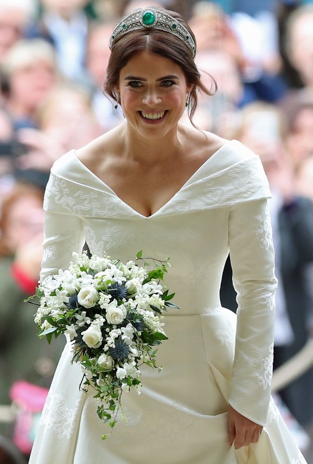 ارتداء الأميرة يوجيني فستان زفاف عارٍ لعام 2018