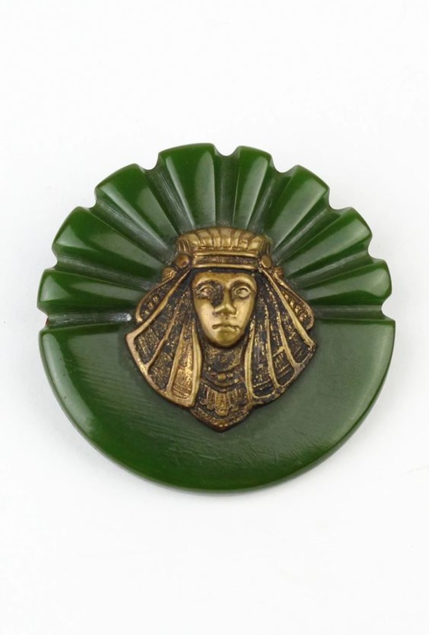 بروش أخضر فينتاج من الباكليت.