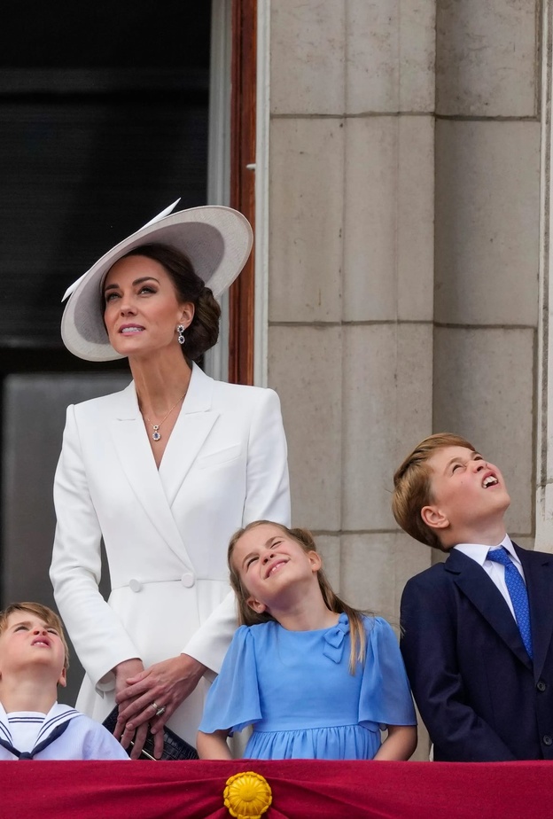 تاريخ نشأة احتفالات اليوبيل الماسي الملكية وعلاقتها باحتفالات الذكرى السنوية الستين للزيجات