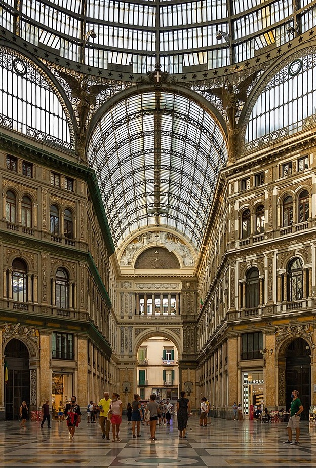 جاليريا أومبرتو الأول من أجمل وجهات سياحية في نابولي بواسطة Marco Ober