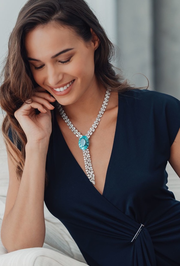 حجر The Blue Lagoon البارايبا تورمالين النادر في قلادة آدلر