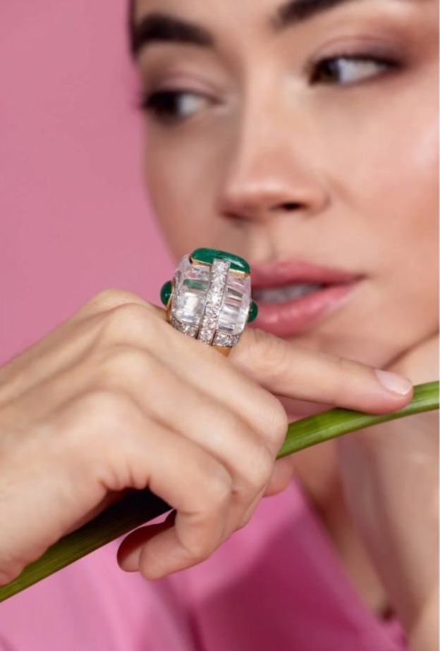 خاتم مرصع بالزمرد من ديفيد ويب David Webb 