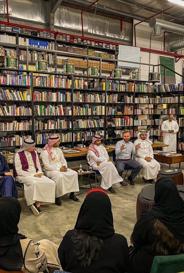 دعم مستمر لقطاع الأزياء في السعودية.. لقاء مفتوح مع نائب وزير الثقافة والرئيس التنفيذي لهيئة الأزياء