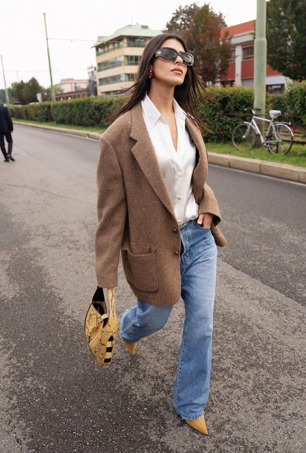 الجاكيت الطويل الرسمي تجمع مدونات الموضة بإطلالات خريفية عصرية ..شاهدي طرق تنسيقها