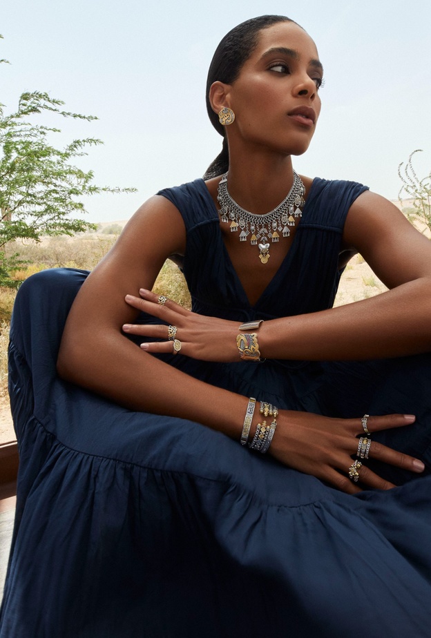 رحلة عبر الزمن والثقافات..عزة فهمي تحيي إرث الحضارة المصرية من خلال قطع مجوهرات "تراث" العصرية والأنيقة