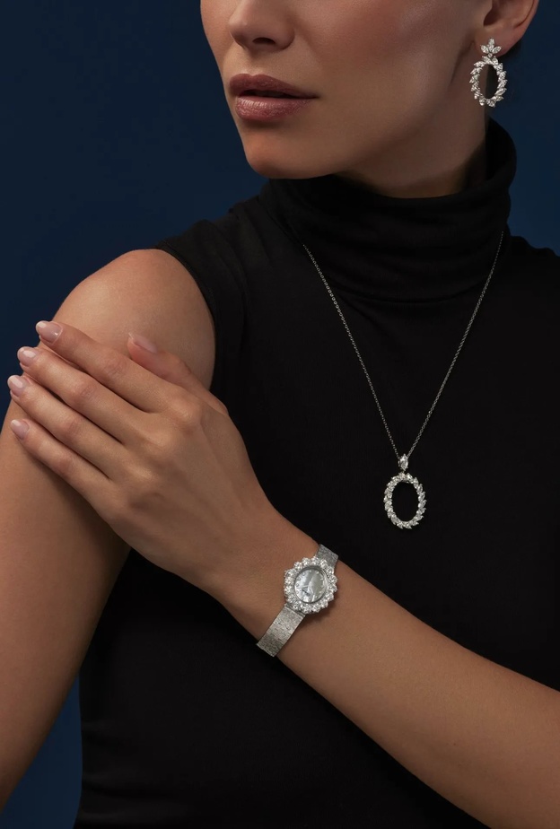 أنوثة مفعمة بالبريق مع ساعة L'Heure du Diamant من شوبارد
