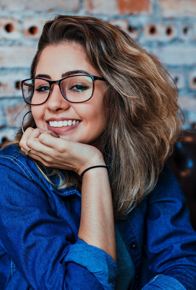 ابتسامتك مرآة شخصيتك... تعرفي على تأثيراتها الإيجابية المعززة لثقتك بنفسك