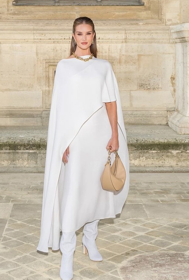 عارضة الأزياء الإنجليزية روزي هنتنغتون-وايتلي