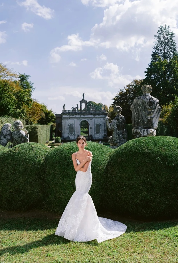 فساتين زفاف بقصة الحورية من أسبوع الموضة العرائسي في نيويورك@moniquelhuillier